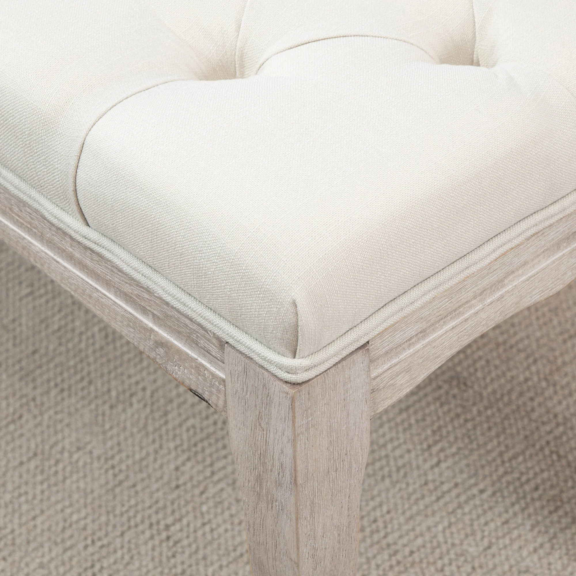 Banc Banquette capitonnée Style Classique 110 cm Bout de lit Rembourrée en lin piètement Bois hévéa sculpté Lin Beige - Image 9