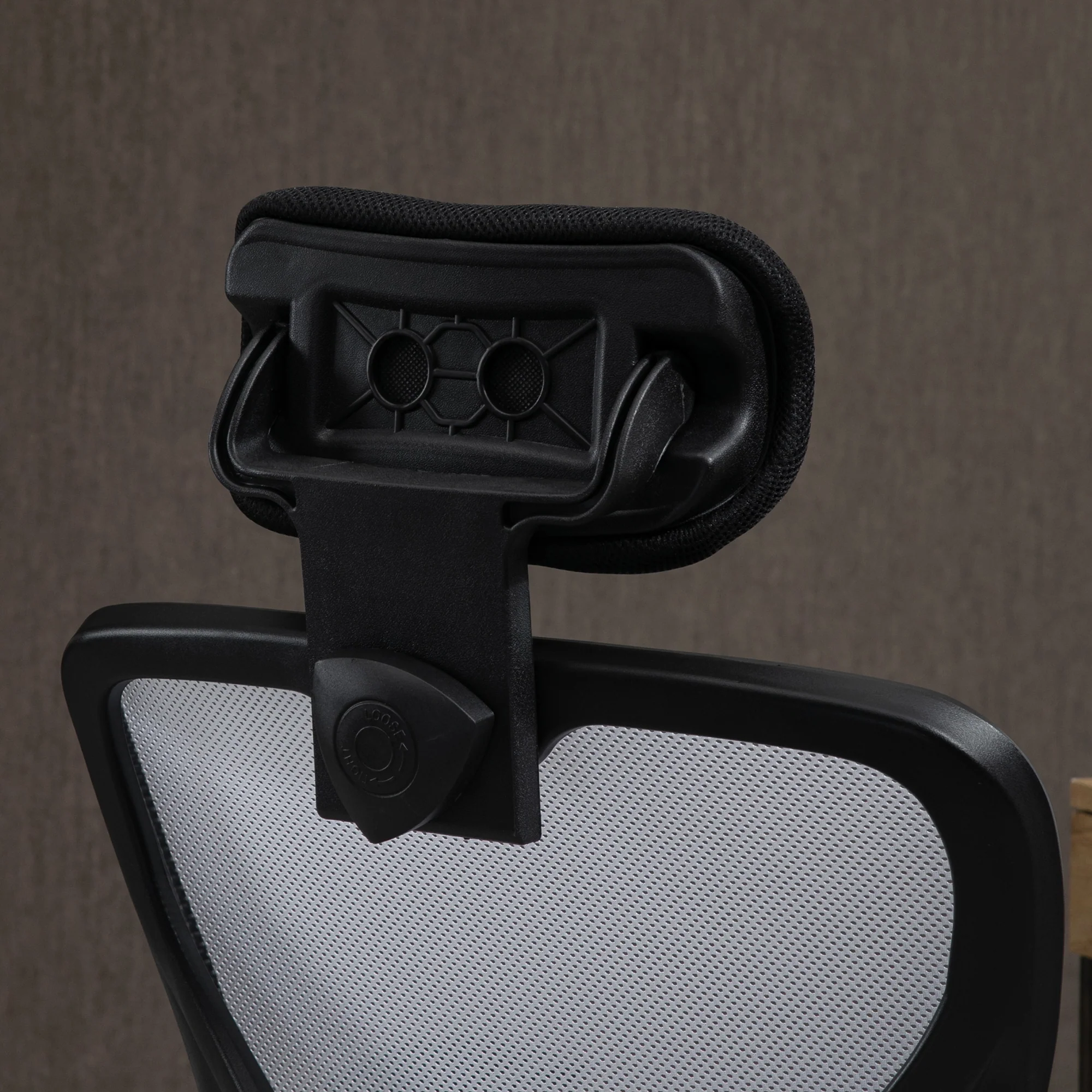 Chaise de bureau, fauteuil de bureau ergonomique en maille avec hauteur et appui-tête réglable, dossier inclinable et support lombaire, pour chambre, télétravail, charge 120 Kg, noir et blanc - Image 10