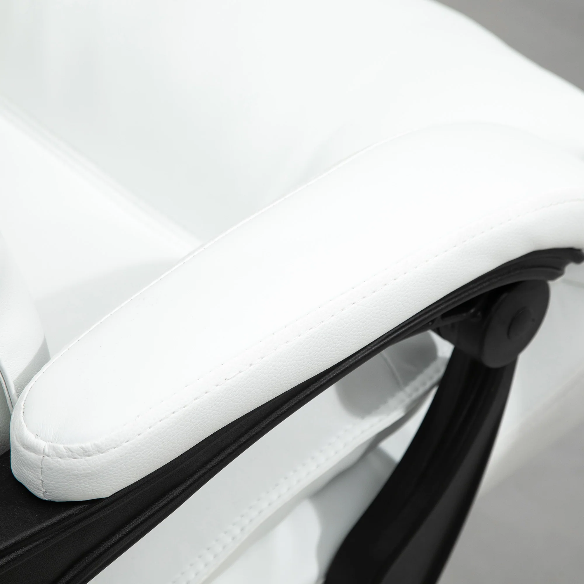 Fauteuil de bureau, chaise bureau ergonomique en similicuir avec large assise rembourrée, dossier inclinable, hauteur réglable, accoudoirs et repose-pied intégrés, charge 135 Kg, blanc - Image 10