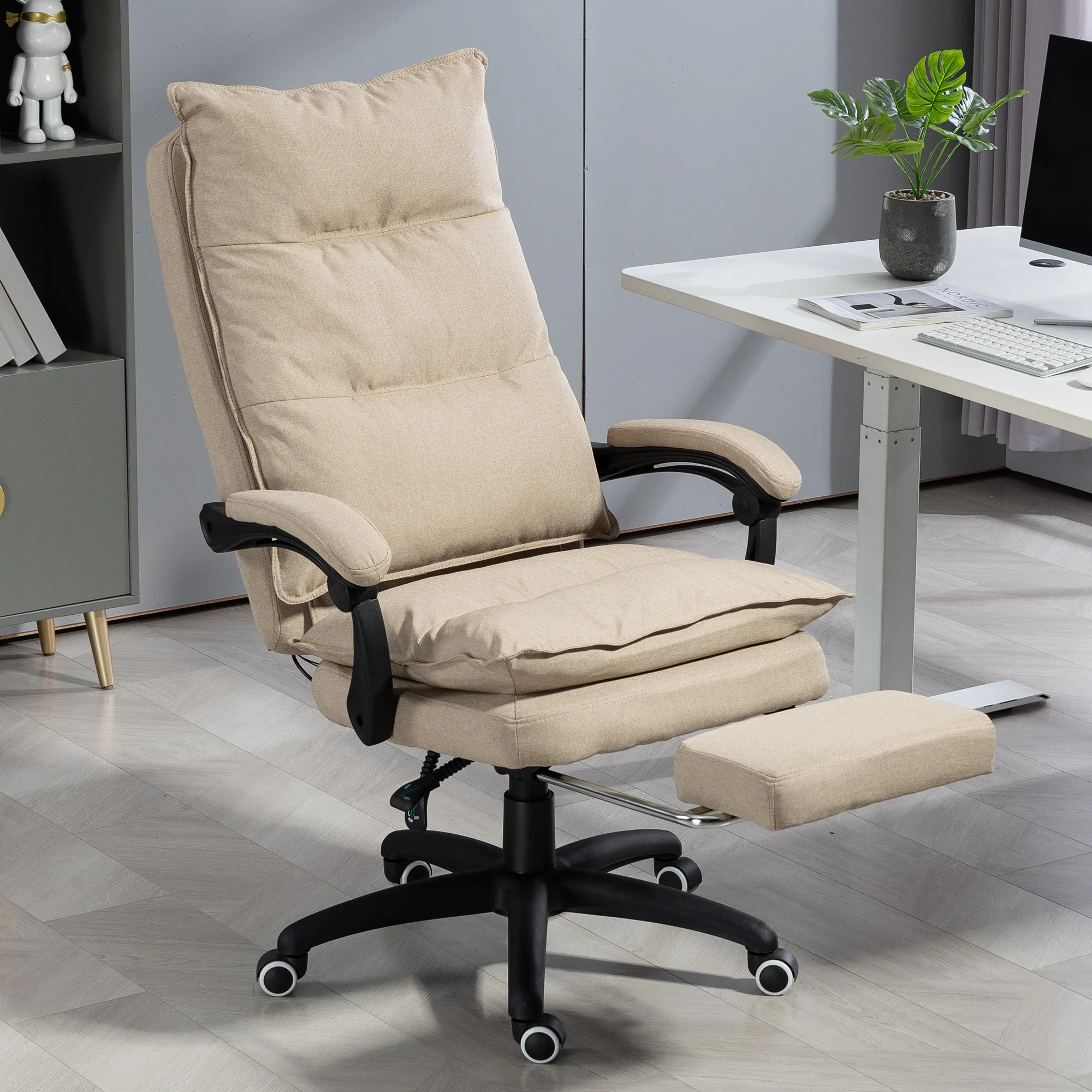 Fauteuil de bureau massant, chaise de bureau, chaise ergonomique avec hauteur réglable, dossier inclinable, repose-pied intégré et télécommande filaire, pivotant à 360°, aspect de lin beige - Image 3
