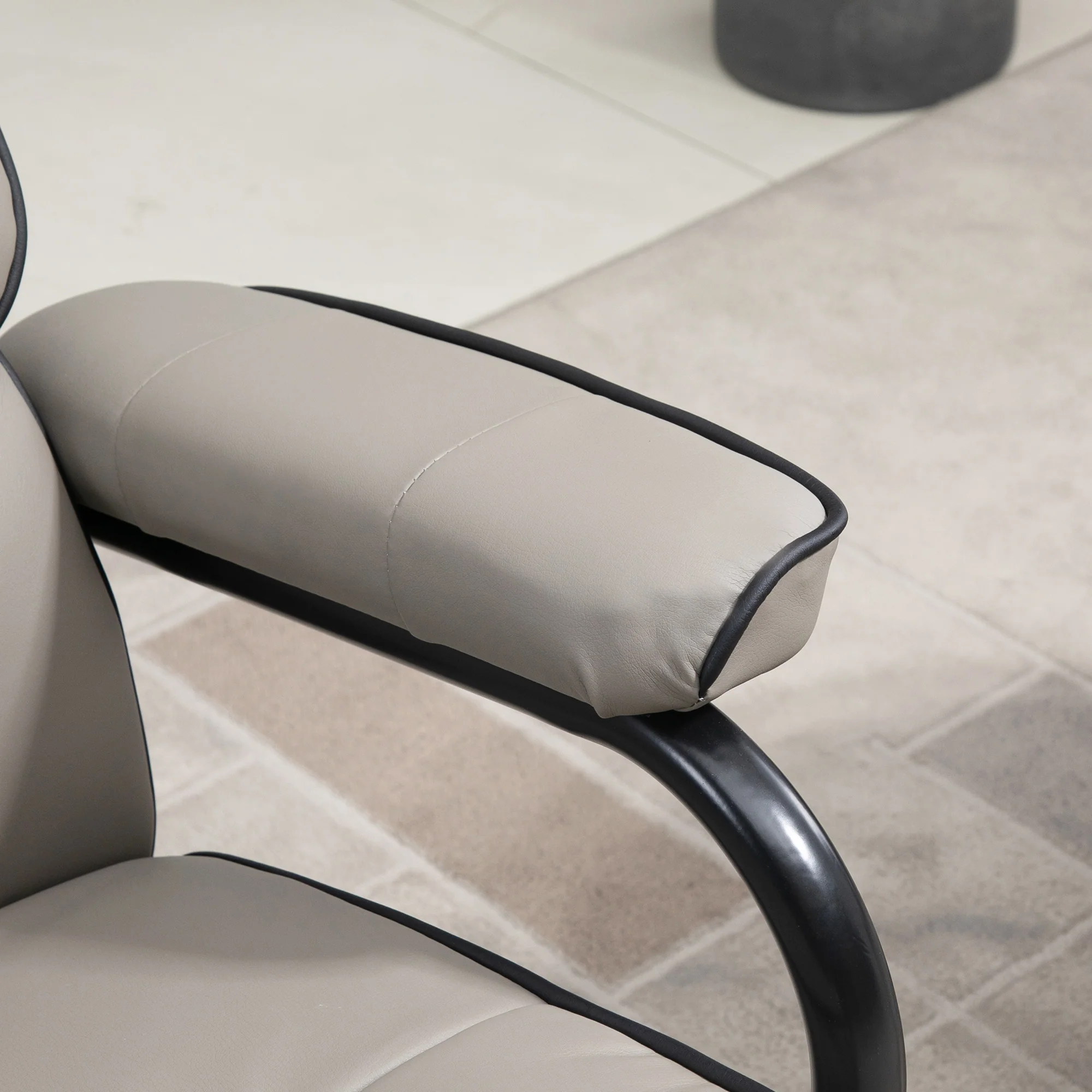Fauteuil relax avec pouf, fauteuil TV avec dossier inclinable, siège pivotant à 360°, assise rembourrée confortable, jusqu'à 130 kg, pour salon, chambre, gris - Image 9