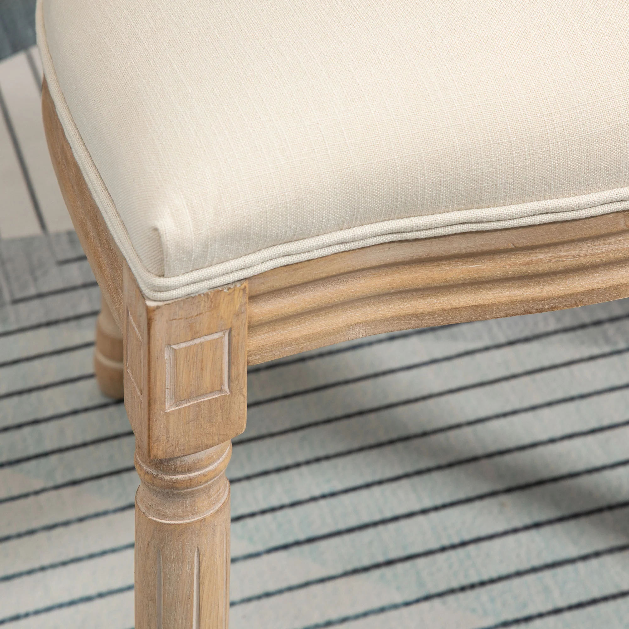 Lot de 2 chaises de Salle à Manger - Chaise de Salon médaillon Style Louis XVI - Bois Massif sculpté, patiné - Dossier cannage - Aspect Lin Crème - Image 9