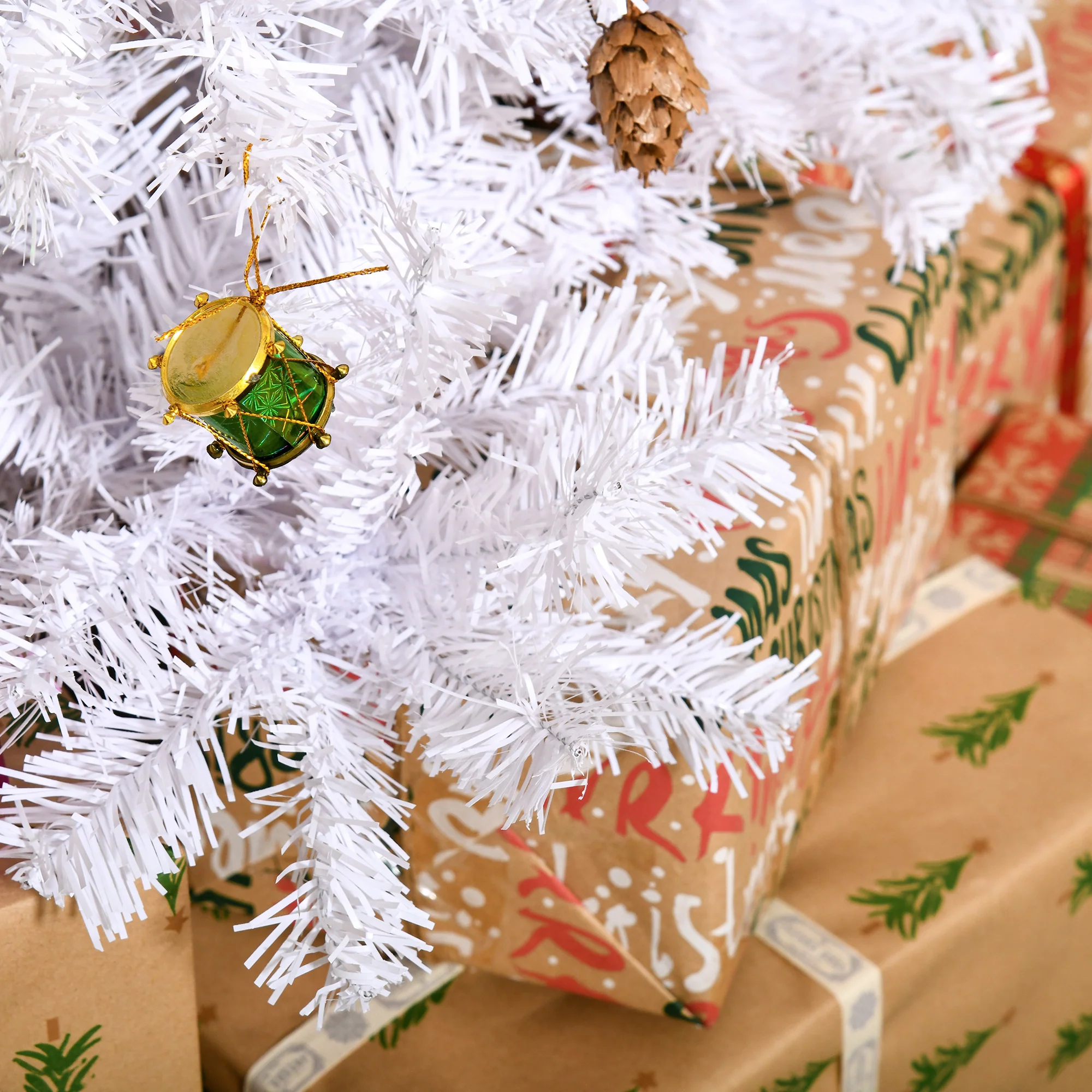 Sapin Arbre de No?l Artificiel Blanc 150 cm 680 Branches avec Nombreux Accessoires variés - Image 10